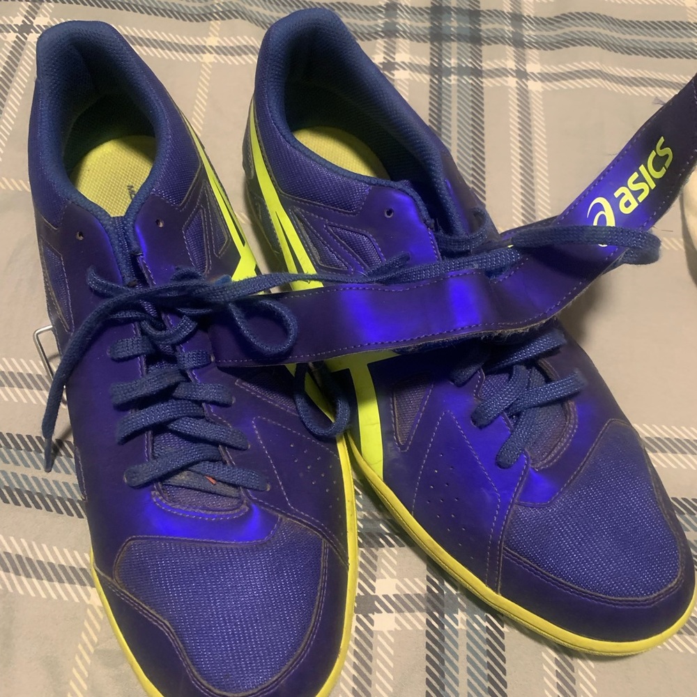 ASICS hyper throw shotput and discuss field track shoes. Size 13